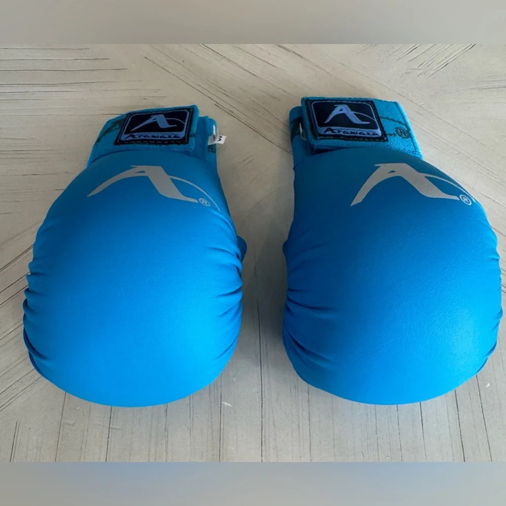 ARAWAZA Martial Arts Youth Fist Gear / Gloves – Blue, Size XS